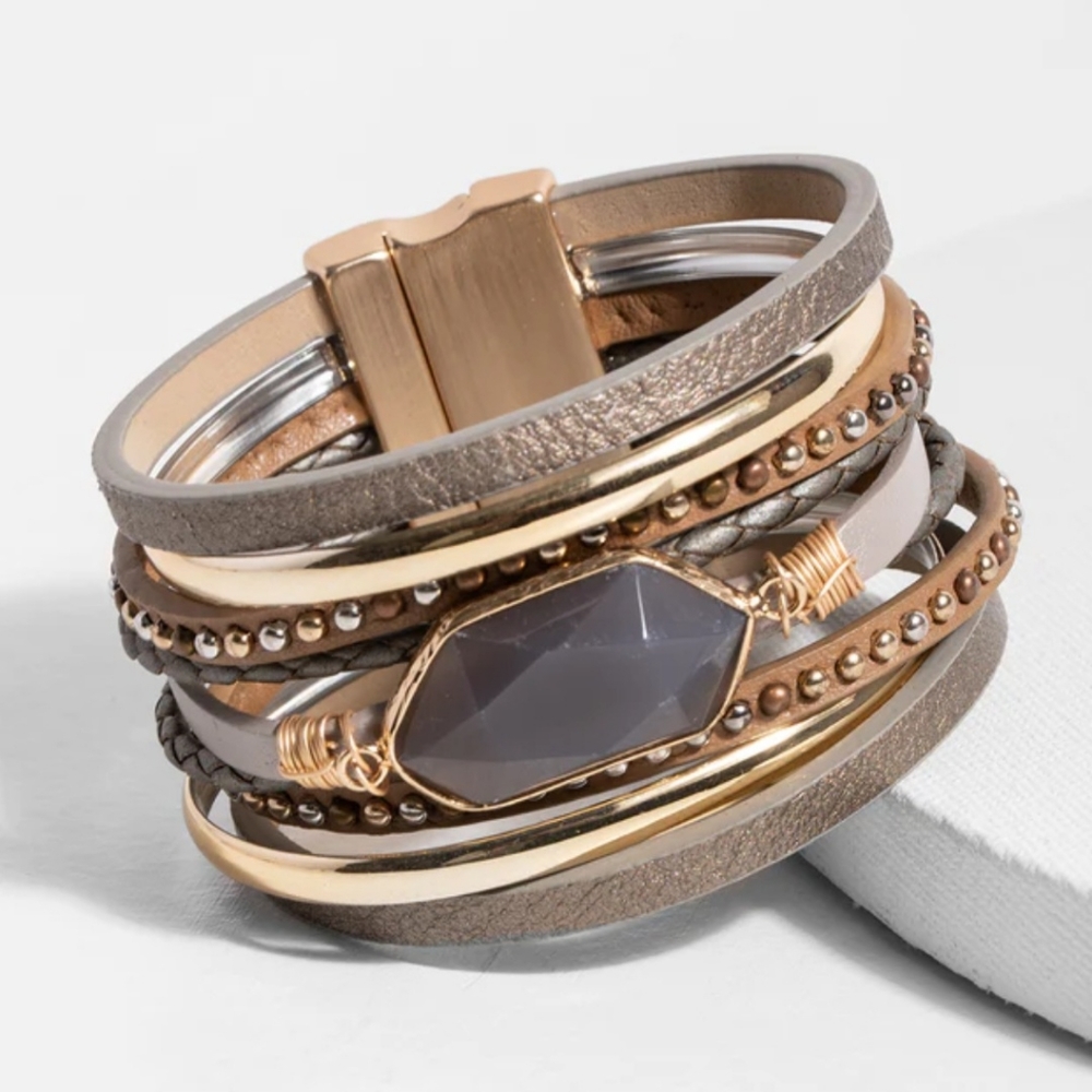 Saachi magnetically closed bracelet